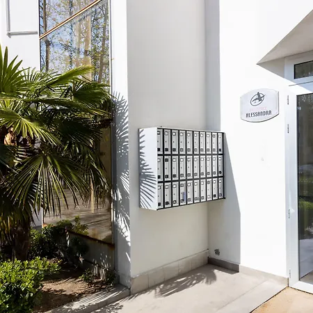 Alessandra Aparthotel