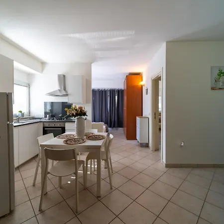 Alessandra 4* צ'סנטיקו