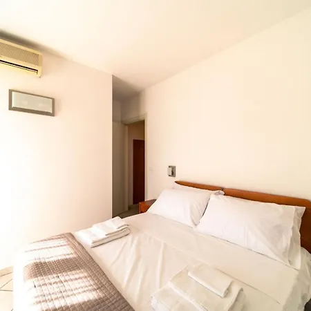 מלון דירות Alessandra