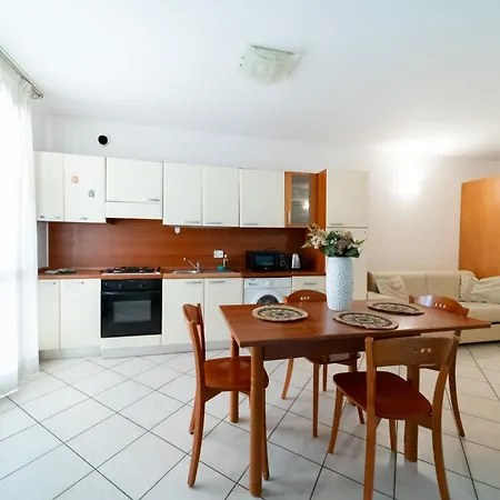 Alessandra 4* צ'סנטיקו