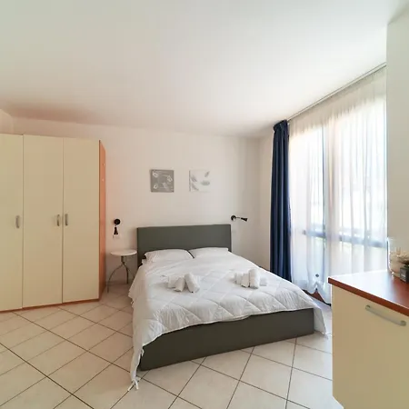 Alessandra מלון דירות צ'סנטיקו