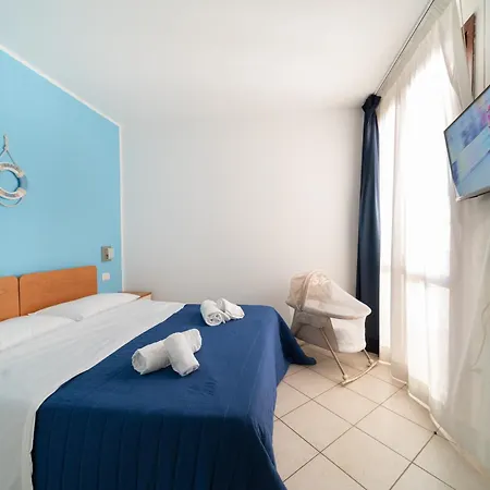 מלון דירות Alessandra 4*