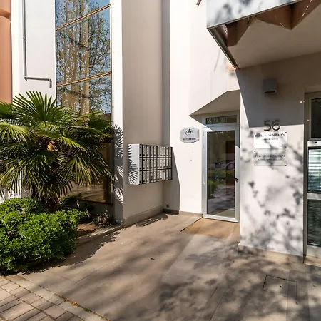 Alessandra מלון דירות 4*