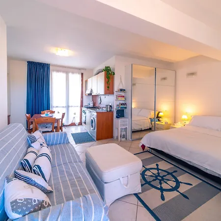 Alessandra מלון דירות 4*