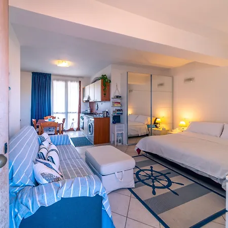 מלון דירות Alessandra 4*