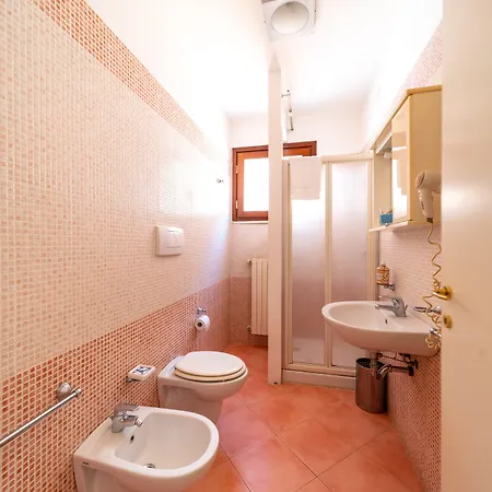 Alessandra מלון דירות צ'סנטיקו