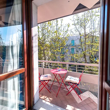 Alessandra מלון דירות צ'סנטיקו