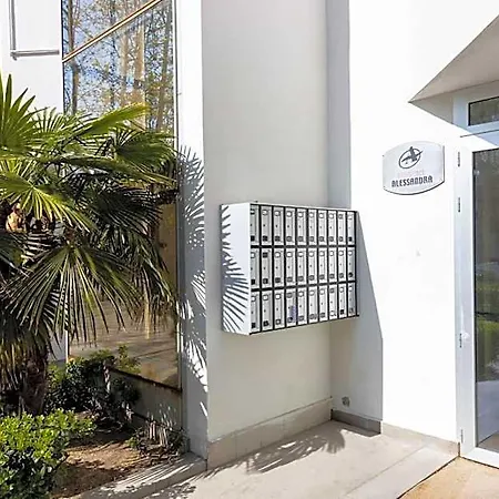Apart-hotel Alessandra 4*